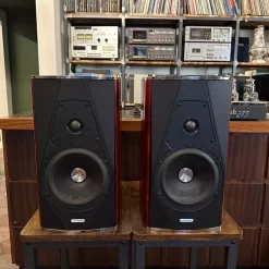 Sonus faber GUARNERI EVOLUTION Loudspeakers + Original Stands